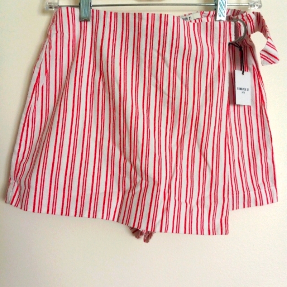 Forever 21 skort white with red stripe side belt zip back XS